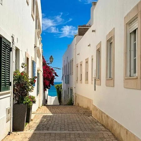 Casa Palma, Rooftop View, 3 Min Walk To The Holiday home Albufeira